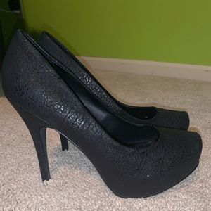 Black animal textured mix no 6 Heel- size 9 1/2